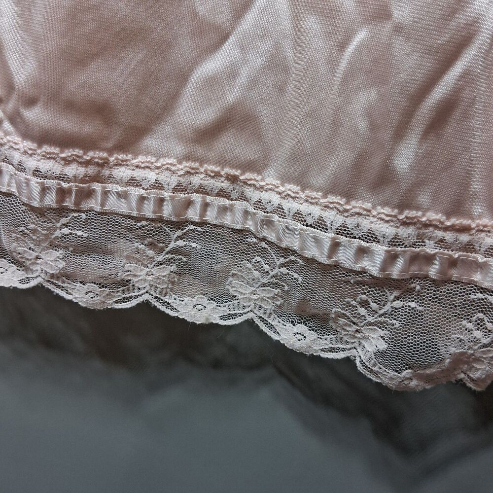 Vintage 1970s Formfit Solid Pink Lace Trim Half Slip – Size Medium - Picture 2 of 7